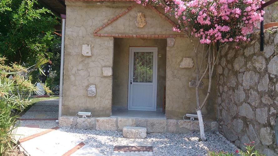 Onur Motel Faralya Fethiye Exterior foto
